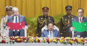 Mirza Fakhrul takes oath as 23rd President