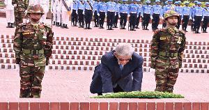 President pays tribute at National Memorial