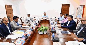PM calls for coordinated efforts to curb pollution in city lakes